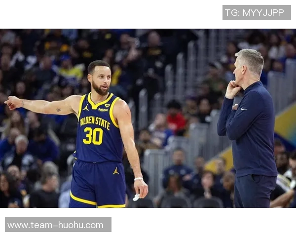 库里赛前近距离观摩詹姆斯抛镁粉仪式心生模仿欲望